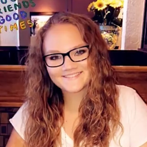 Meet your Posher, Hailey - Picture 1 of 1